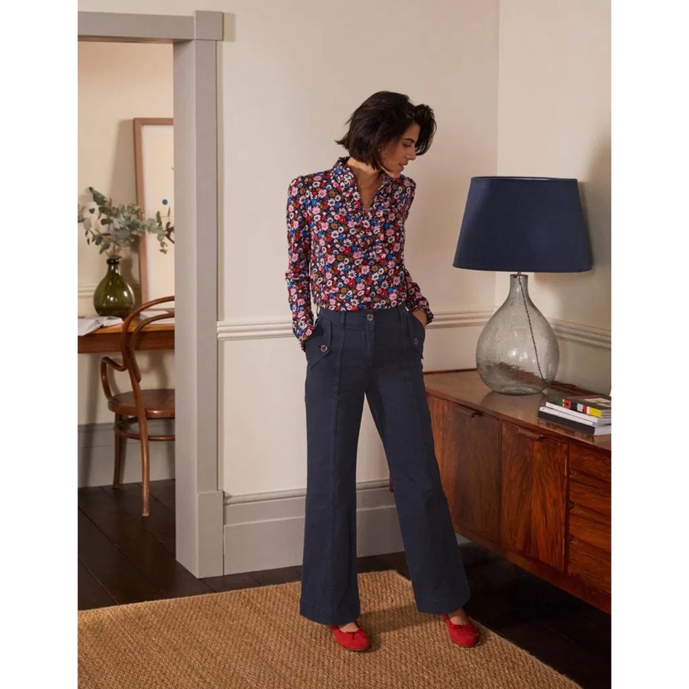 BODEN Wide Leg Chino Trouser in Navy - Picture 3 of 11